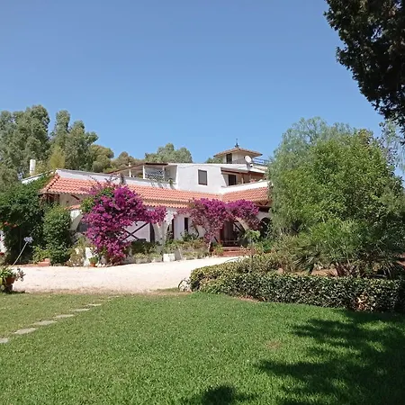 Gli Archi Country 3*